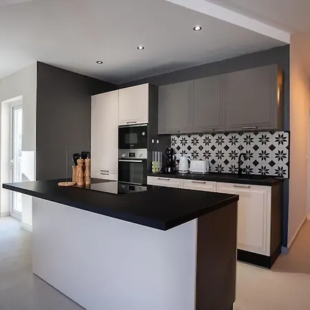 Luxurious Penthouse - Jacuzzi - Best Location Lejlighed *