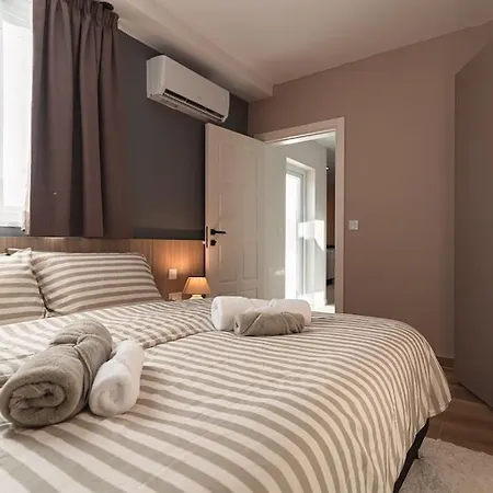 Luxurious Penthouse - Jacuzzi - Best Location Sliema