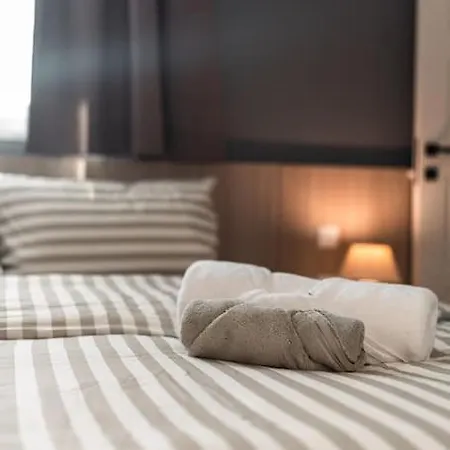 Luxurious Penthouse - Jacuzzi - Best Location * 斯利马