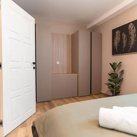 Luxurious Penthouse - Jacuzzi - Best Location *