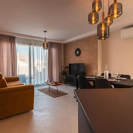 Luxurious Penthouse - Jacuzzi - Best Location Apartament Sliema