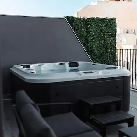 Luxurious Penthouse - Jacuzzi - Best Location Apartament
