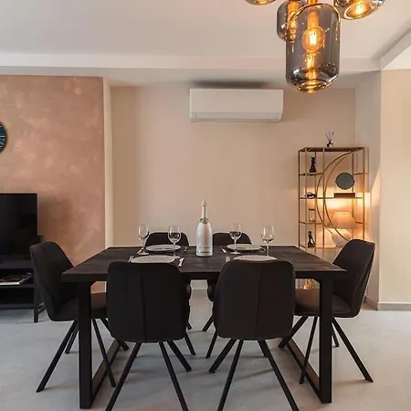 Luxurious Penthouse - Jacuzzi - Best Location Apartament