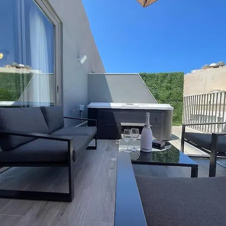 Luxurious Penthouse - Jacuzzi - Best Location * Sliema