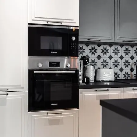 Luxurious Penthouse - Jacuzzi - Best Location * Sliema