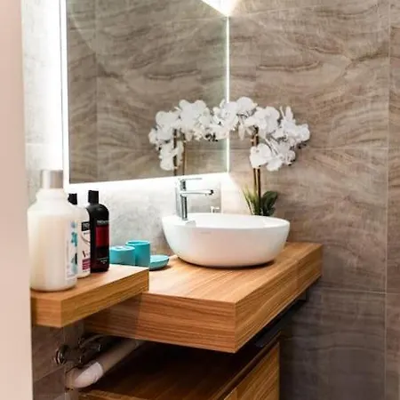 Luxurious Penthouse - Jacuzzi - Best Location Apartament