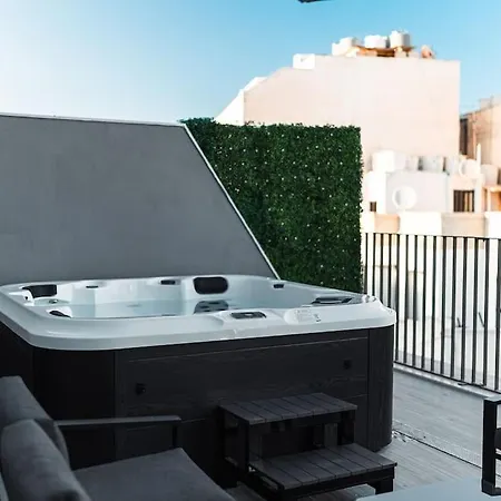 Luxurious Penthouse - Jacuzzi - Best Location Sliema