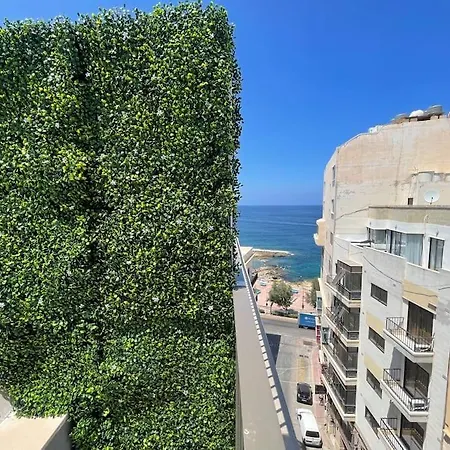 Luxurious Penthouse - Jacuzzi - Best Location Lägenhet Sliema